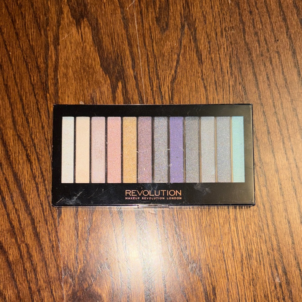 Revolution Eyeshadow Palette - Purple, Brown, Gray Tones